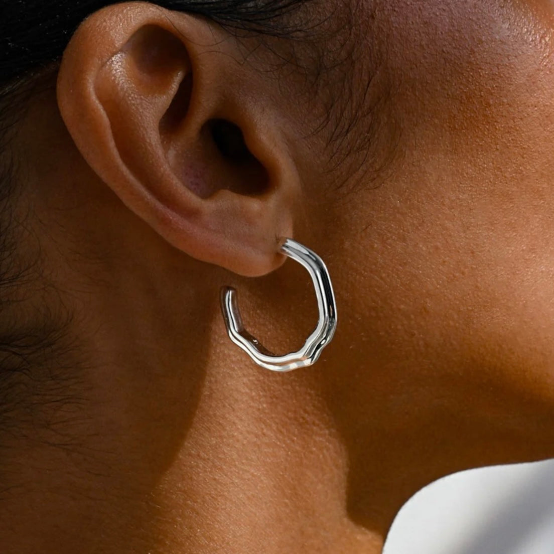 Linda Tahija - Contour Hoop Earrings