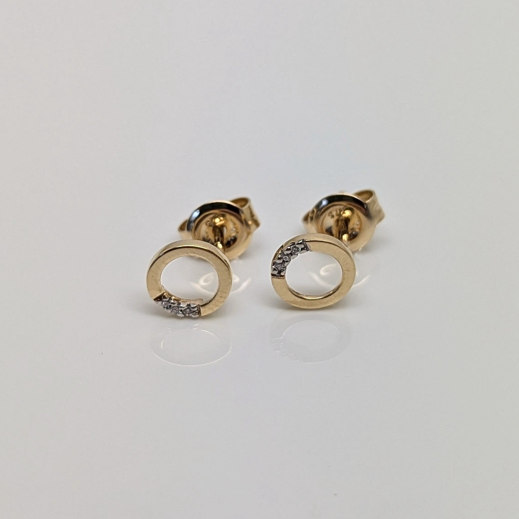 Circle Diamond - 9ct Yellow Gold