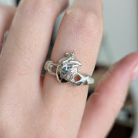 ANT HAT - Anatomical Heart Claddagh Ring