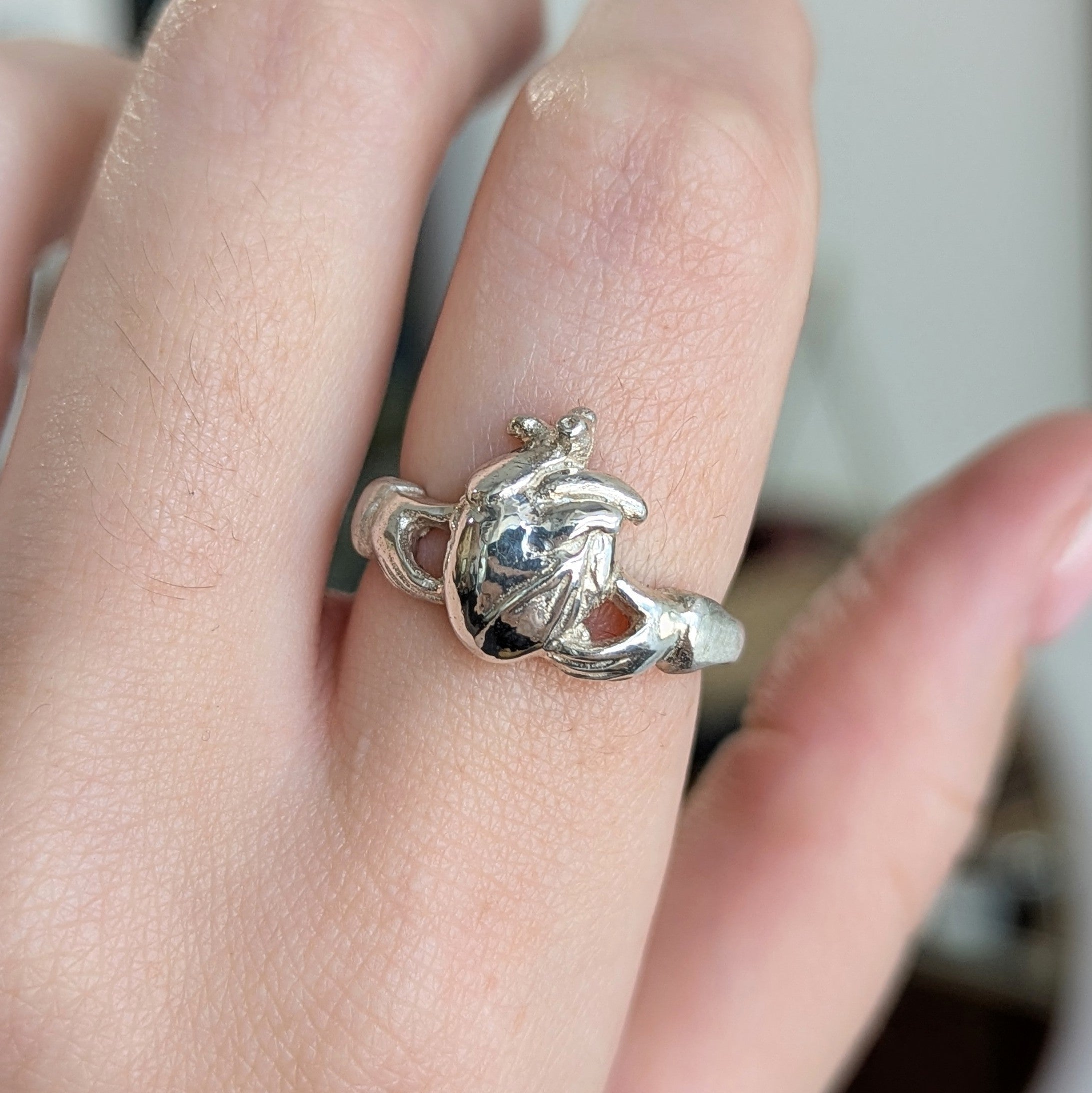ANT HAT - Anatomical Heart Claddagh Ring
