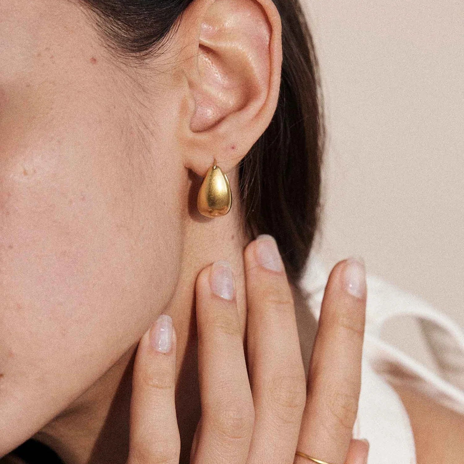 Kirstin Ash - Tresor Hoops