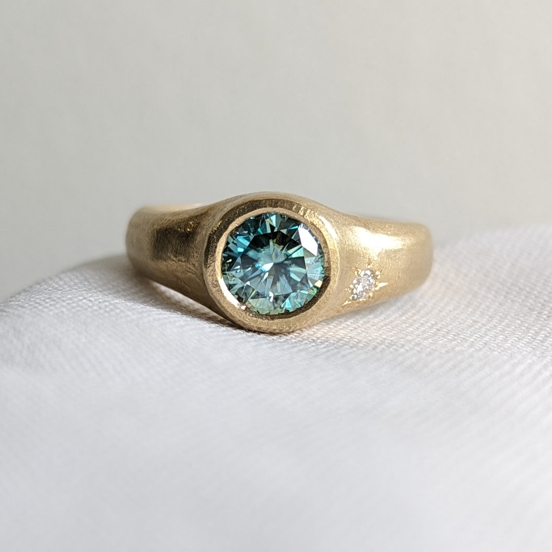 Bounty Ring - Moissanite