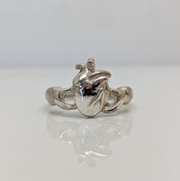 ANT HAT - Anatomical Heart Claddagh Ring
