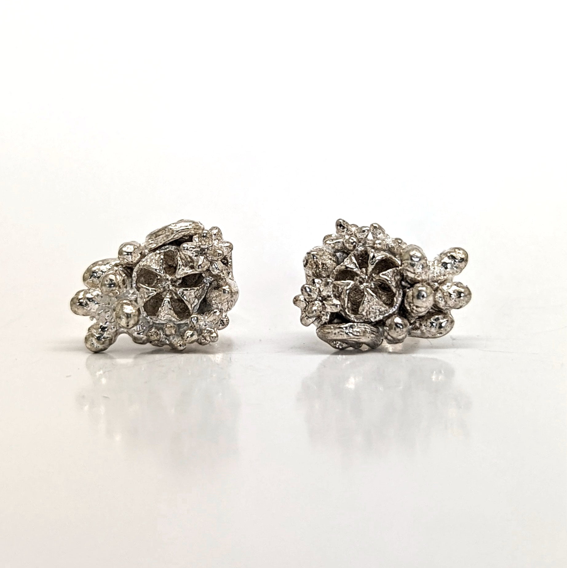 Manuela Igreja - Tussie Mussie Studs