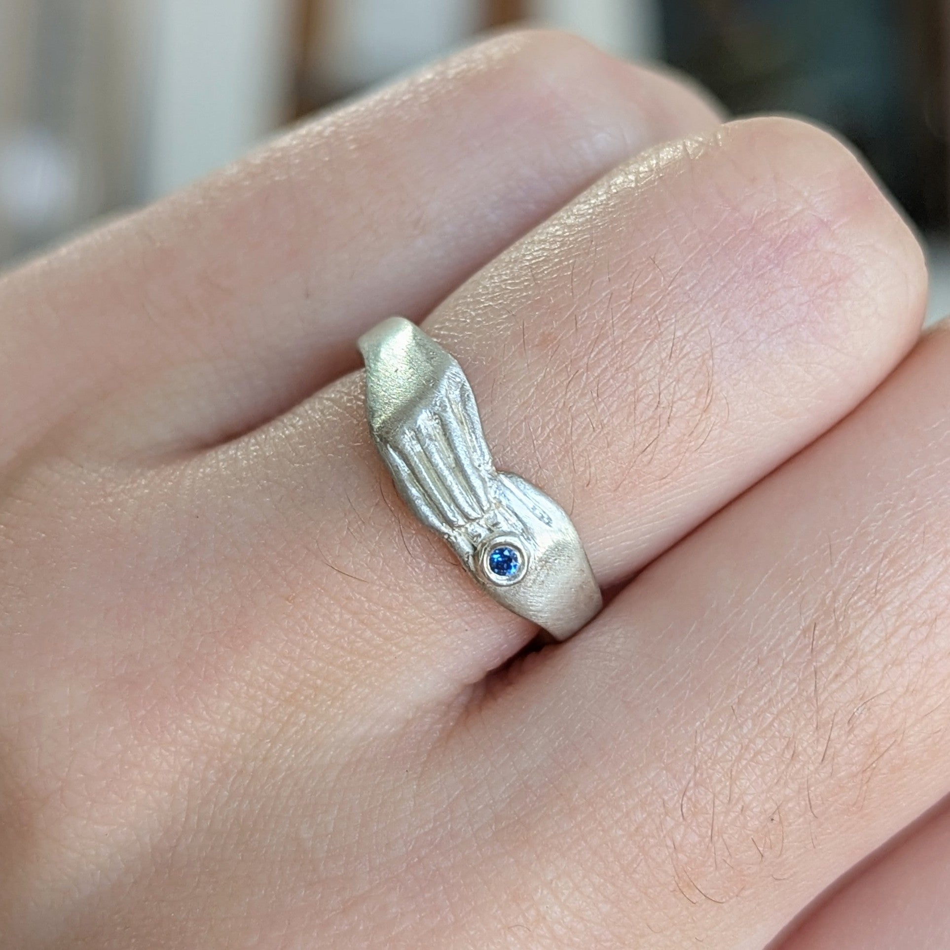 ANT HAT -Embrace Sapphire Ring