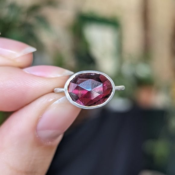 Oval Garnet Ring – Second Empire Jewellers
