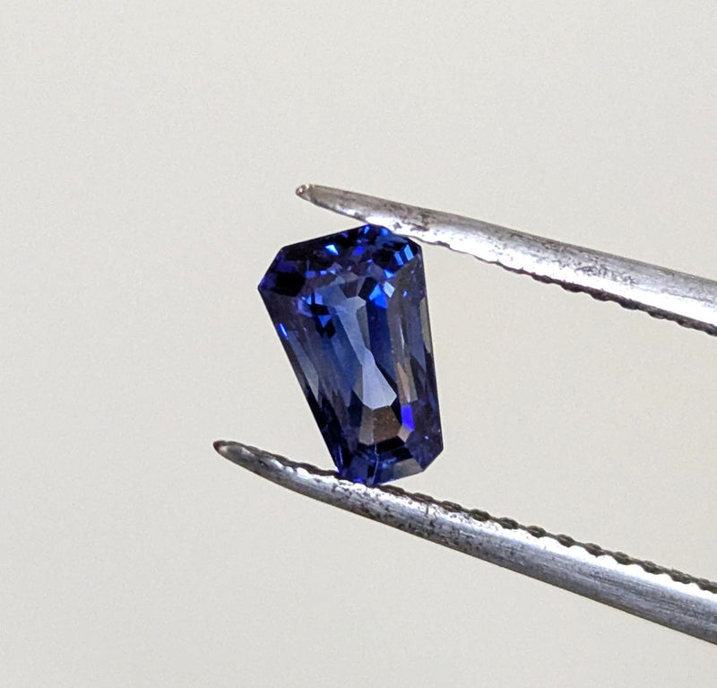 1.04ct Sapphire - Tapered Coffin Cut Sapphire