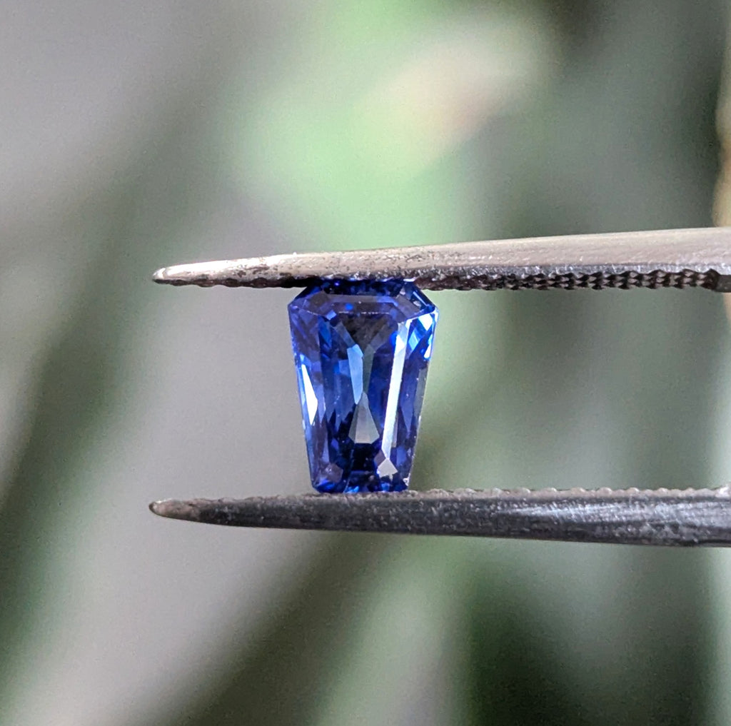 1.04ct Sapphire - Tapered Coffin Cut Sapphire