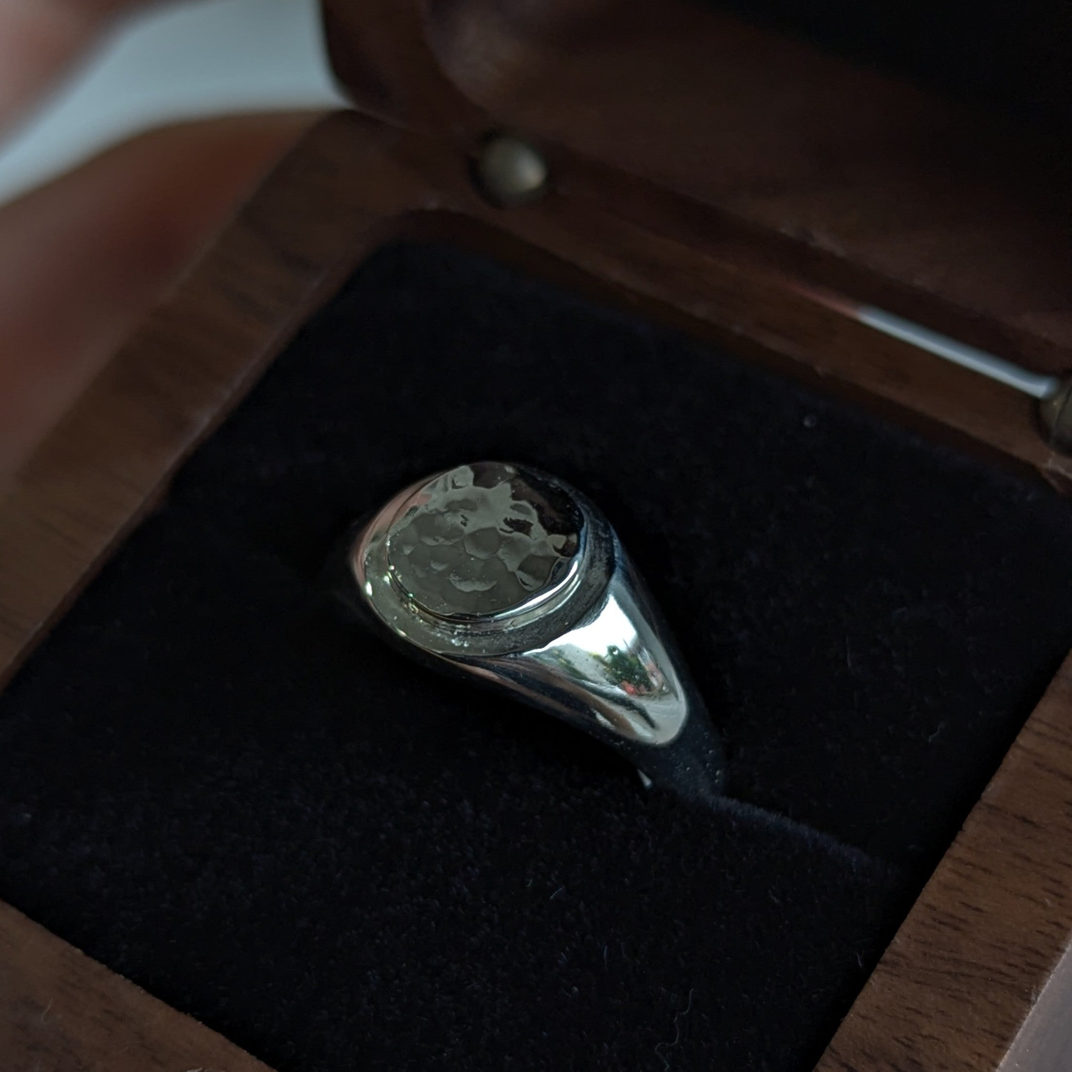 Astro Fengi - Hammered Signet