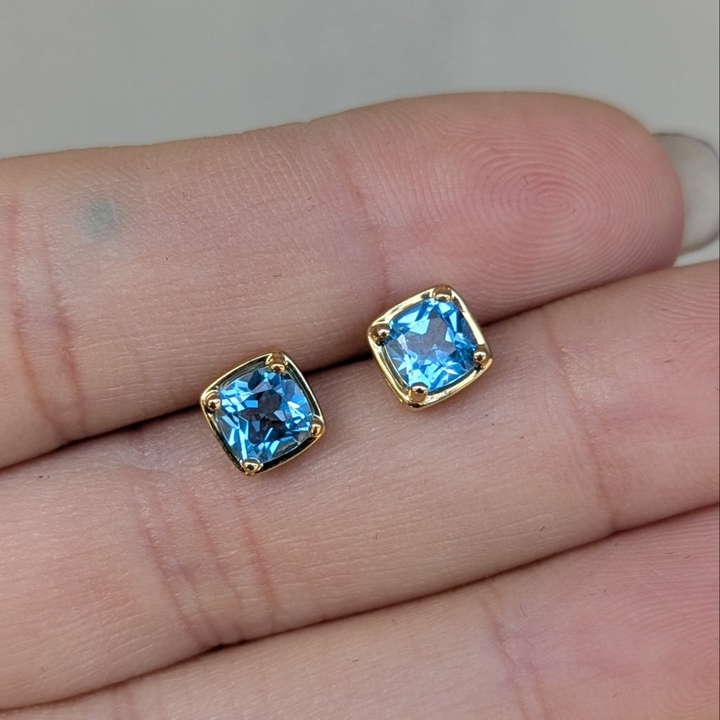 Cushion Studs