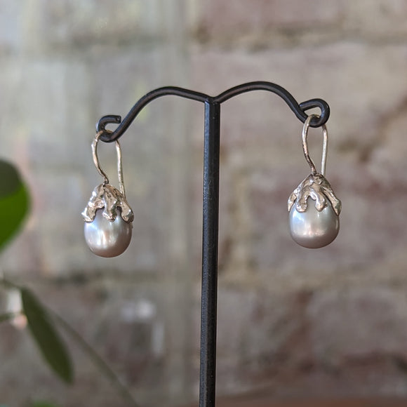 ANT HAT - Freshwater Pearl Earrings