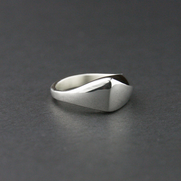 Leonie Simpson - Pointed Wave Ring